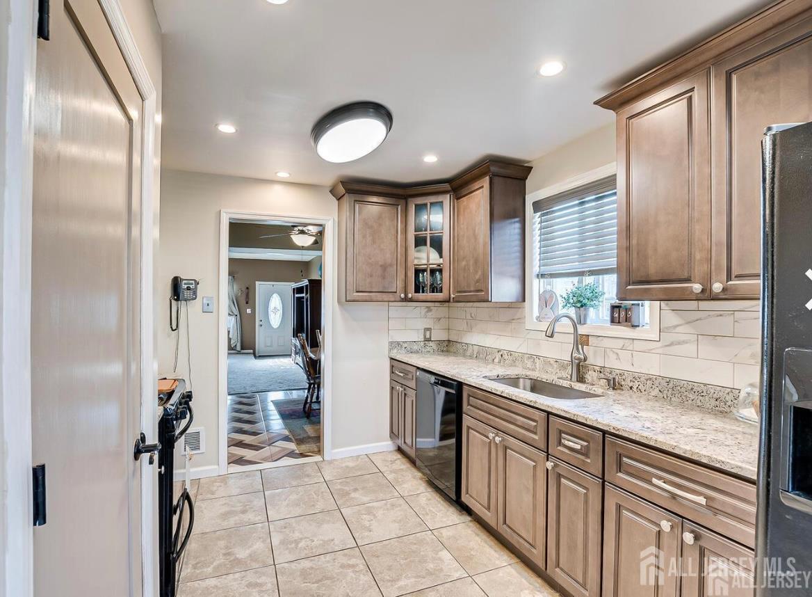 33 W Park Ave, Avenel, NJ 07001 photo