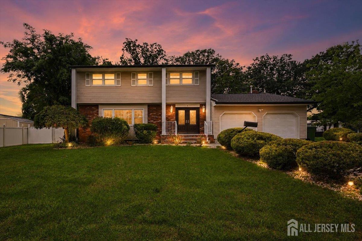 8 Dusko Dr, Sayreville, NJ 08859