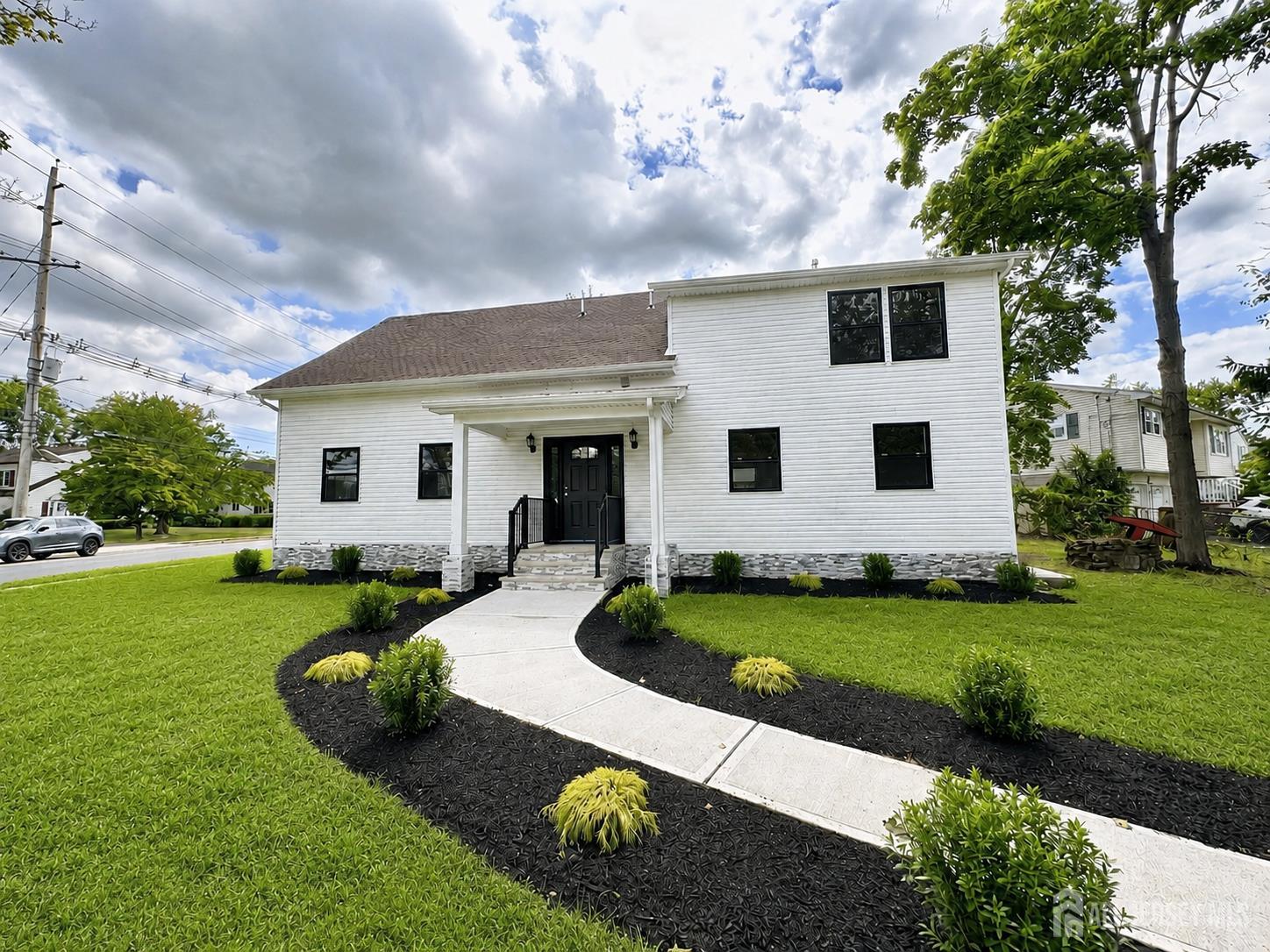 77 Green Brook Rd, Middlesex, NJ 08846