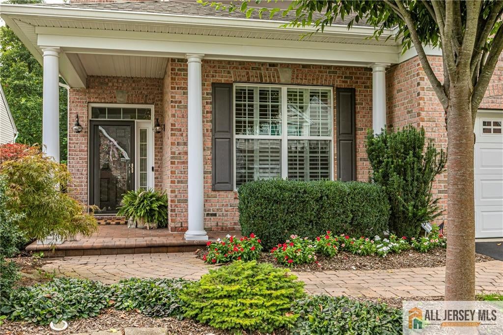 11 Bellingham Dr, North Brunswick, NJ 08824 photo