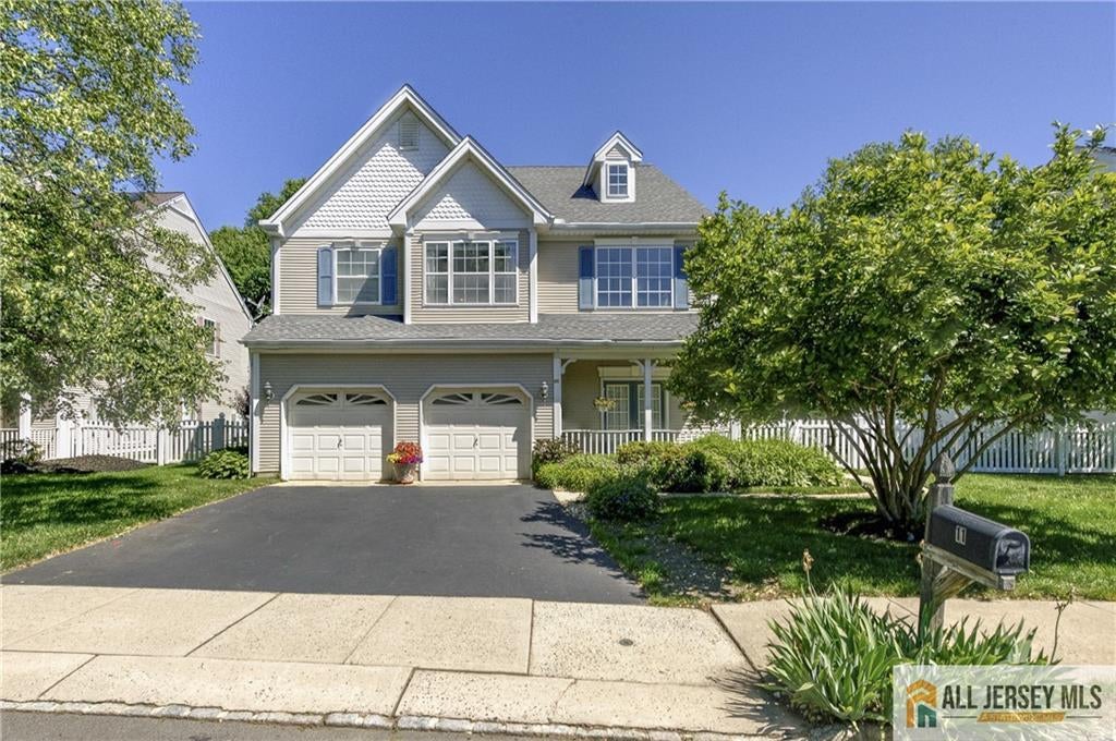 11 Holohan Dr, Plainsboro, NJ 08536