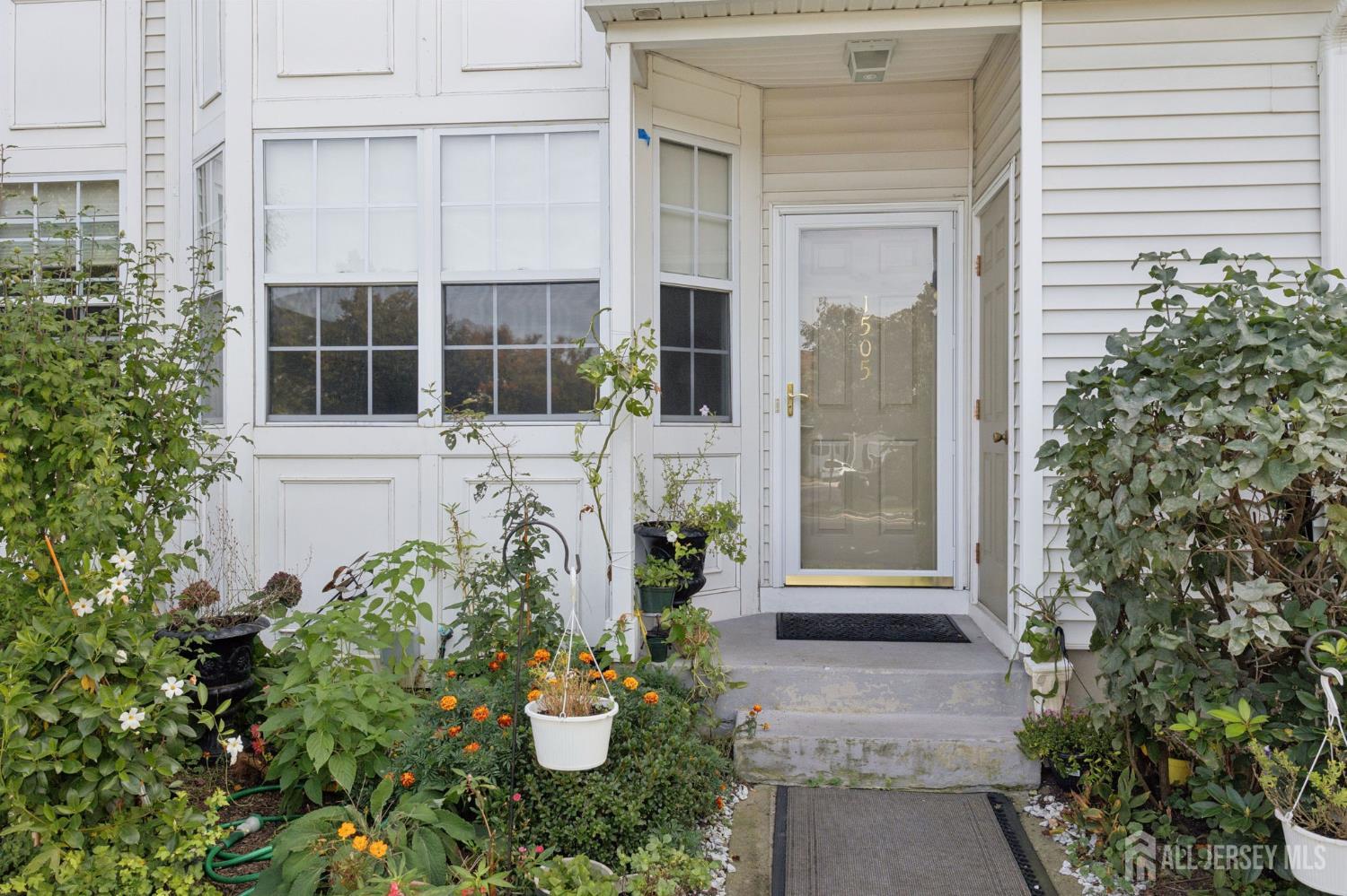 1505 Blossom Cir, North Brunswick, NJ 08810 photo