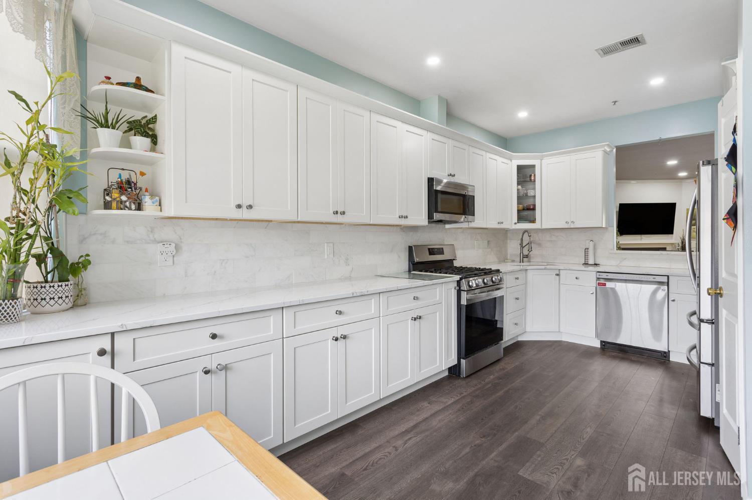 1505 Blossom Cir, North Brunswick, NJ 08810 photo