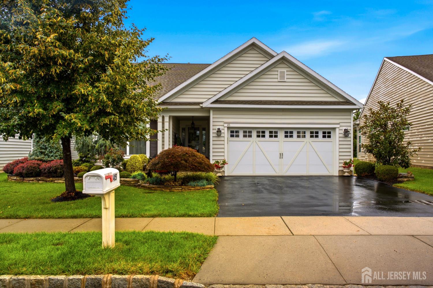 45 Independence Dr, Monroe, NJ 08831