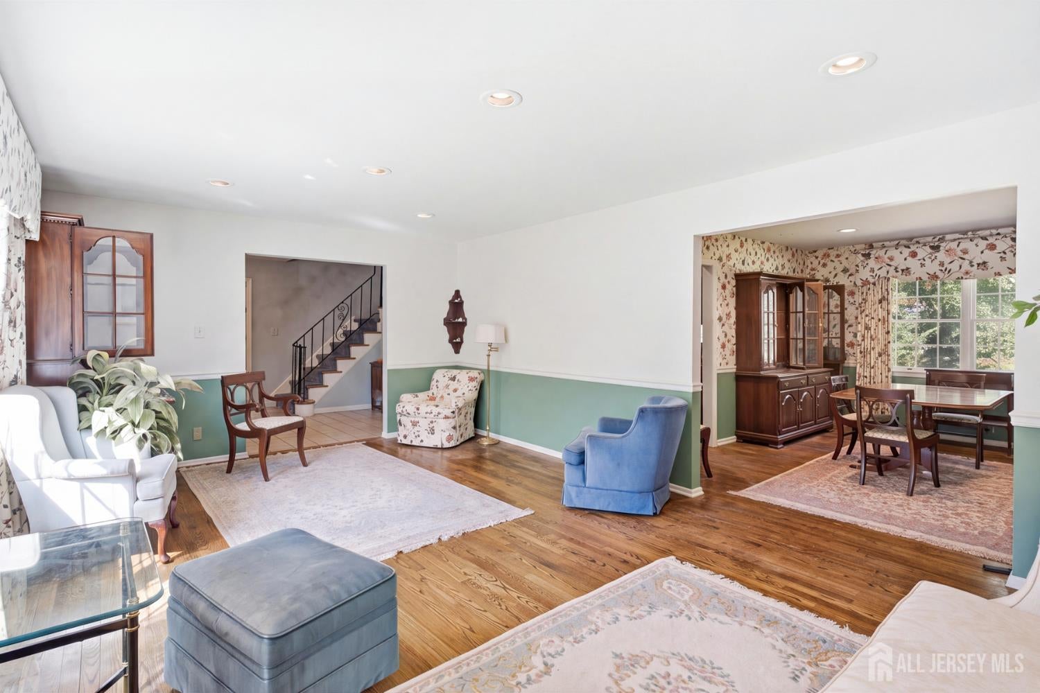 35 Woodmere Rd, North Brunswick, NJ 08902