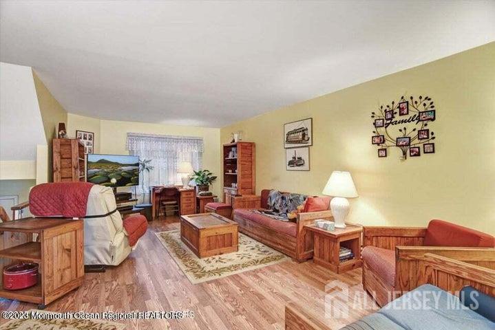 603 Holly Dr, Perth Amboy, NJ 08861 photo