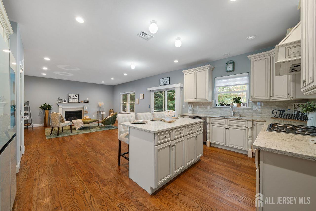 628 New Dover Rd, Colonia, NJ 07067 photo