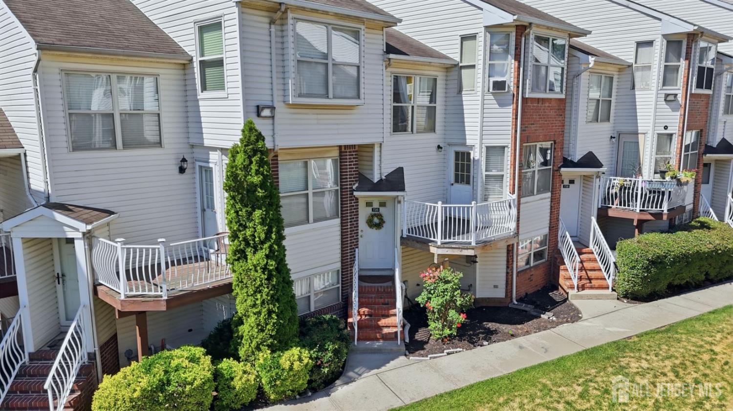 726 Harbortown Blvd, Perth Amboy, NJ 08861 photo