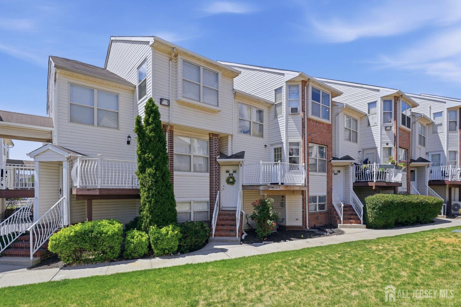 726 Harbortown Blvd, Perth Amboy, NJ 08861 photo