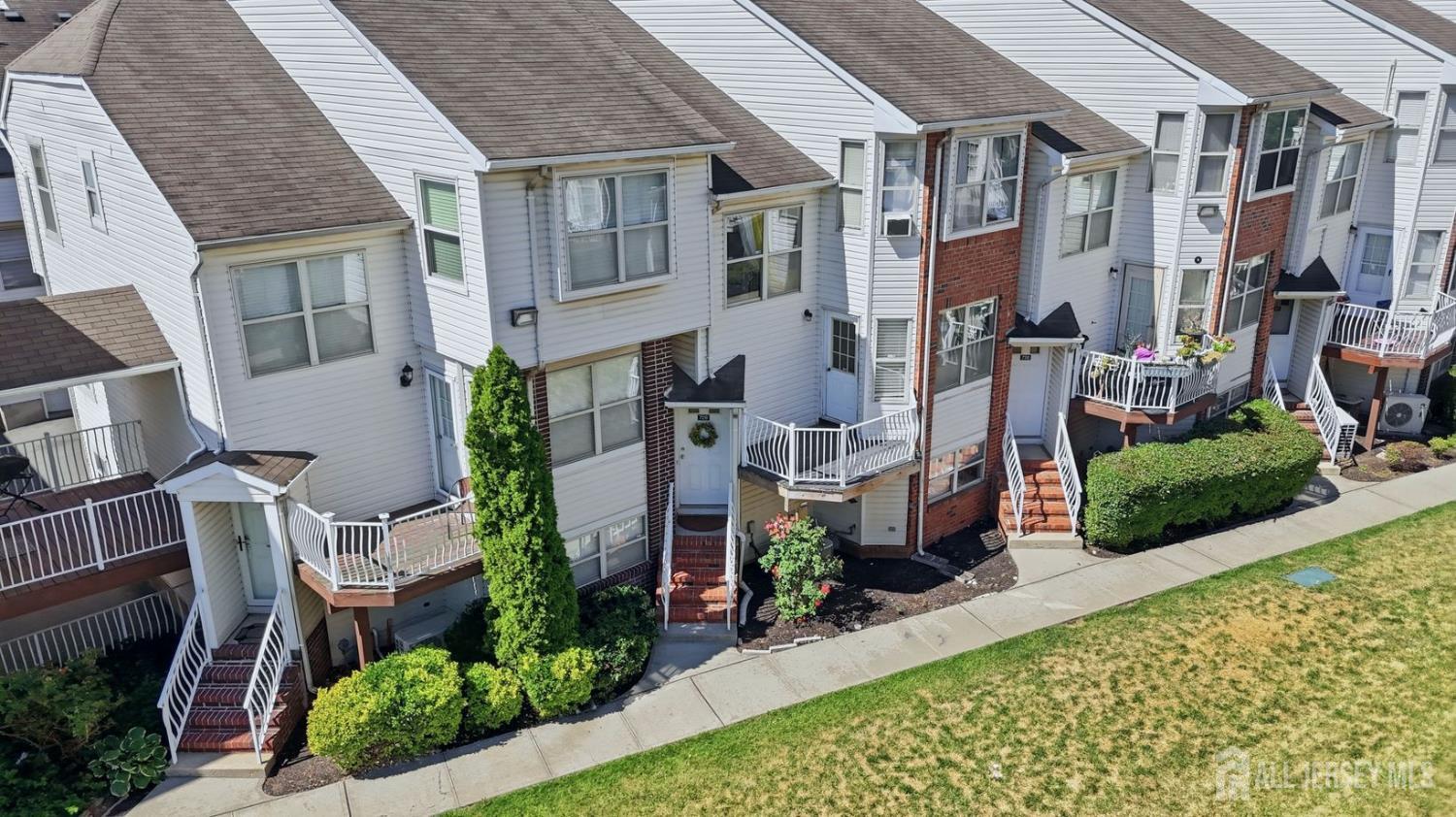 726 Harbortown Blvd, Perth Amboy, NJ 08861 photo