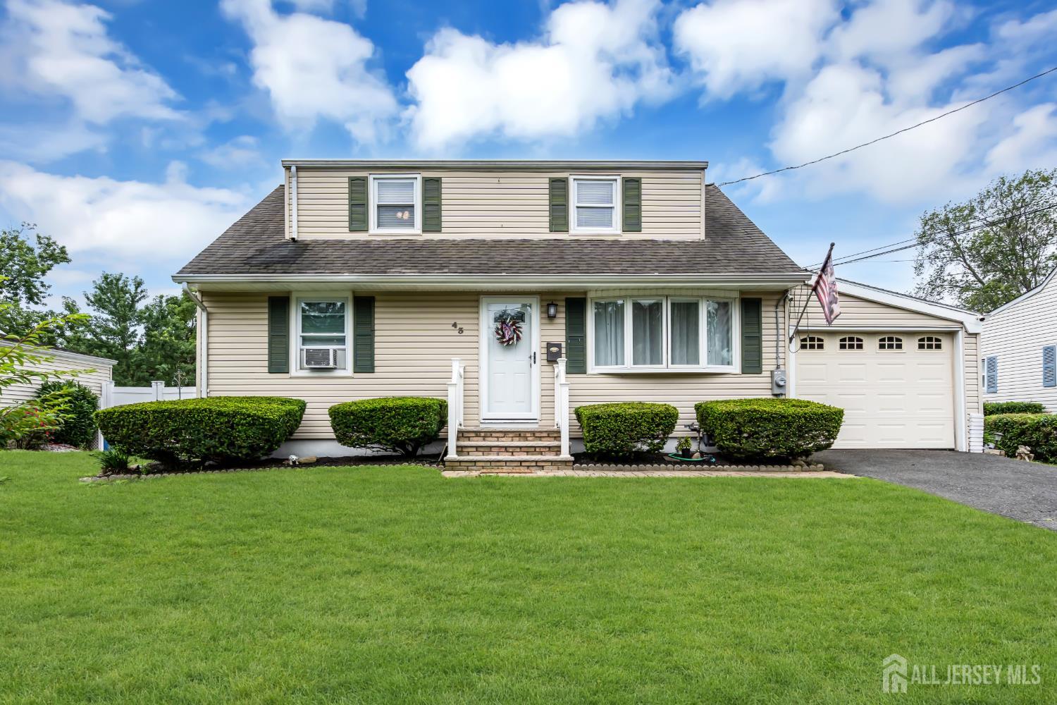 43 Mimi Rd, Old Bridge, NJ 08857