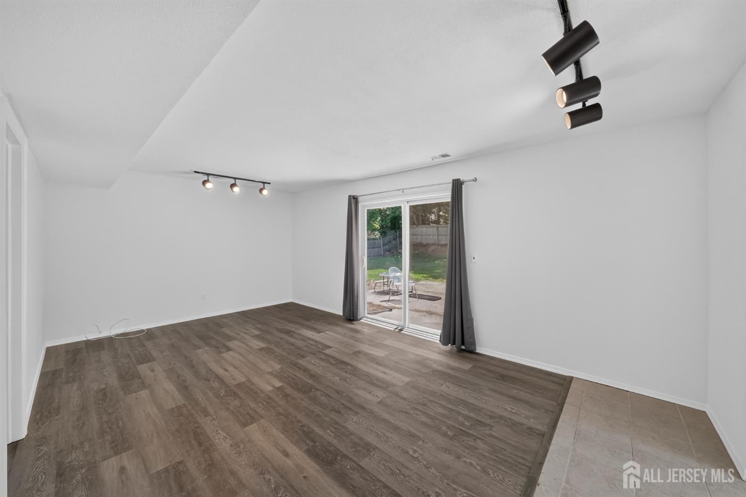 15 Harper Rd, North Brunswick, NJ 08852 photo
