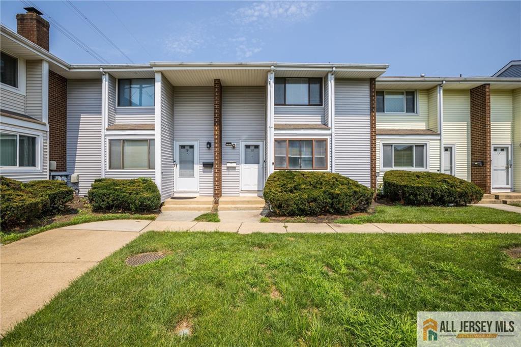 10 Quincy Cir, North Brunswick, NJ 08810