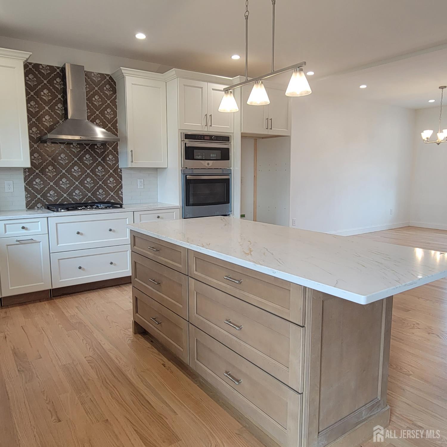 208 E James Pl, Iselin, NJ 07095 photo