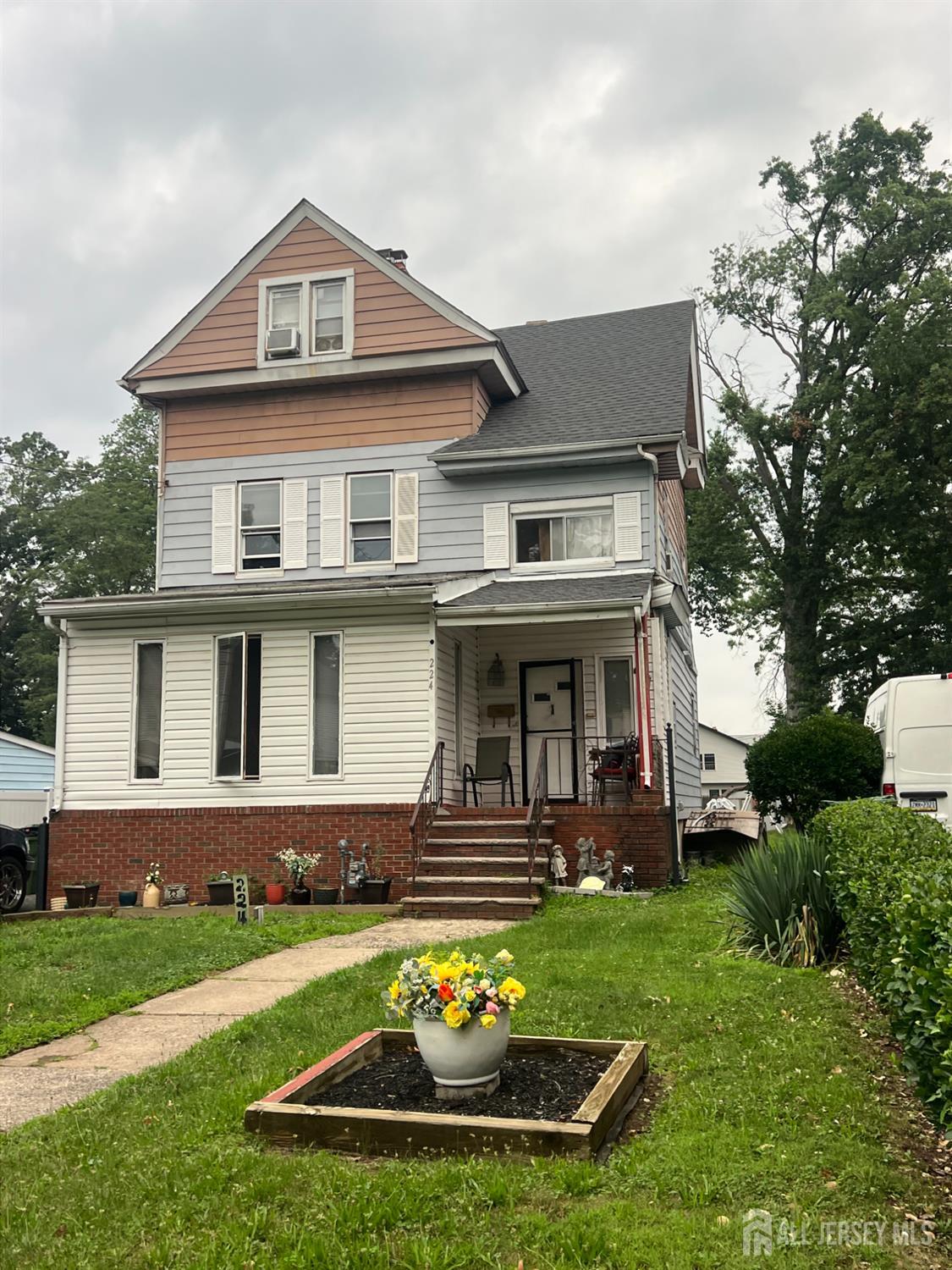 224 3rd Ave, Roselle, NJ 07203