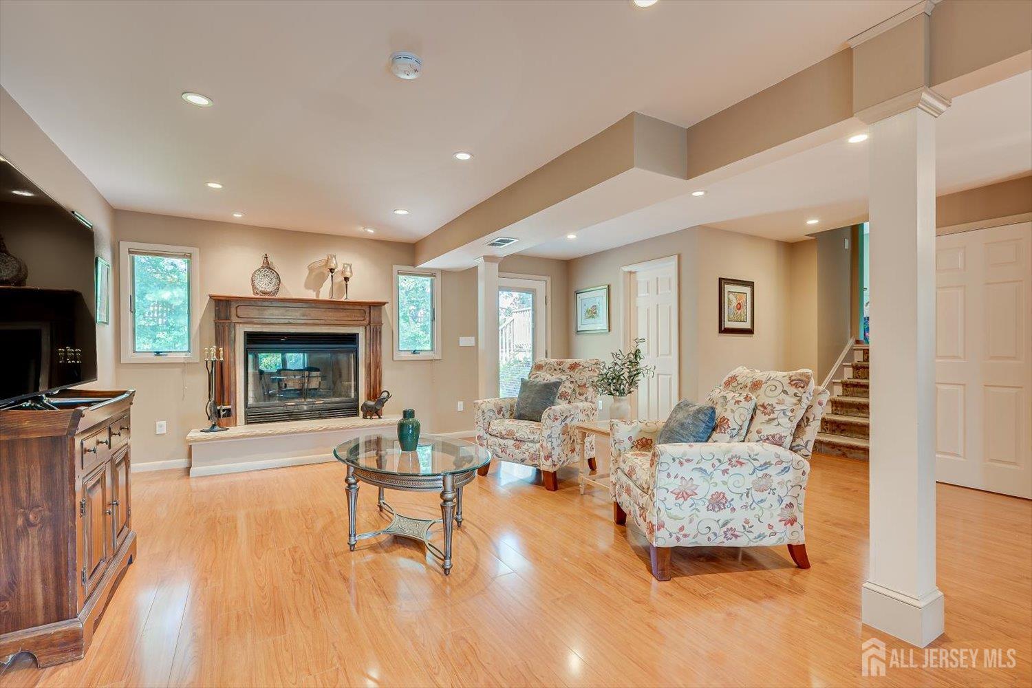 48 Frost Ave, Edison, NJ 08820 photo