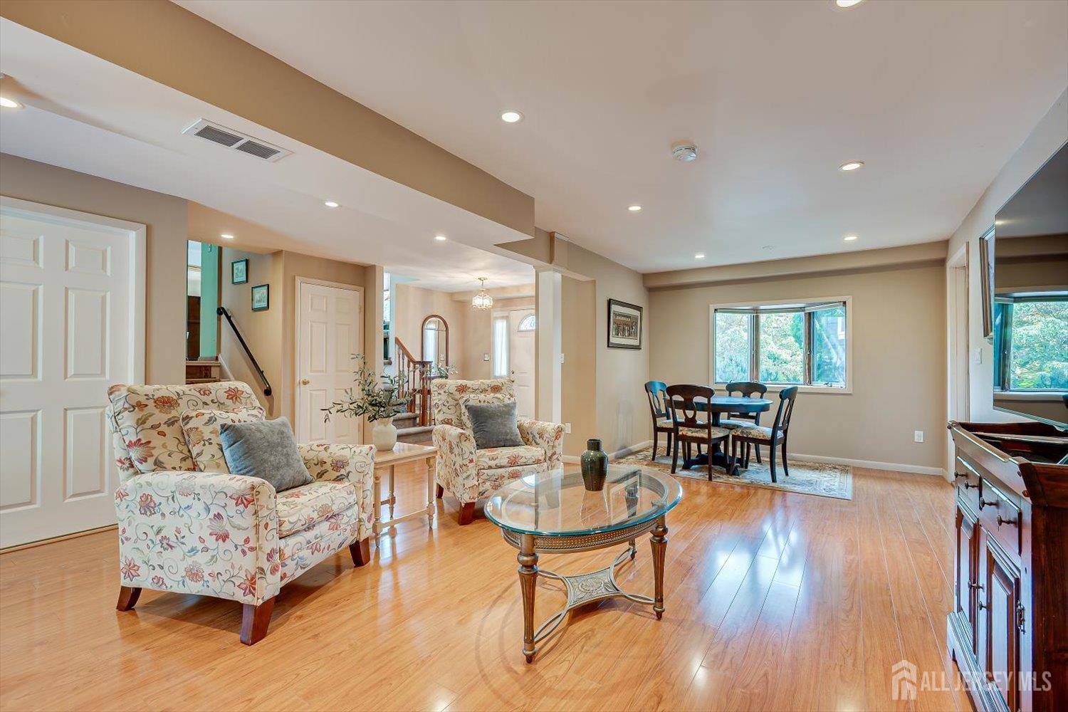 48 Frost Ave, Edison, NJ 08820 photo