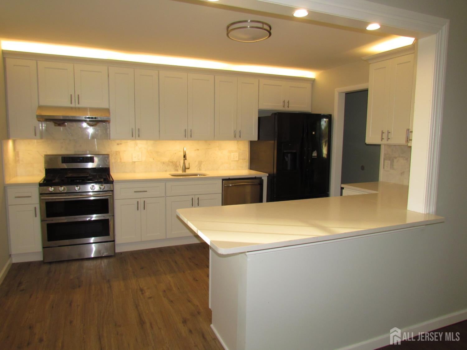 5284 Deborah Dr, Piscataway, NJ 08854 photo
