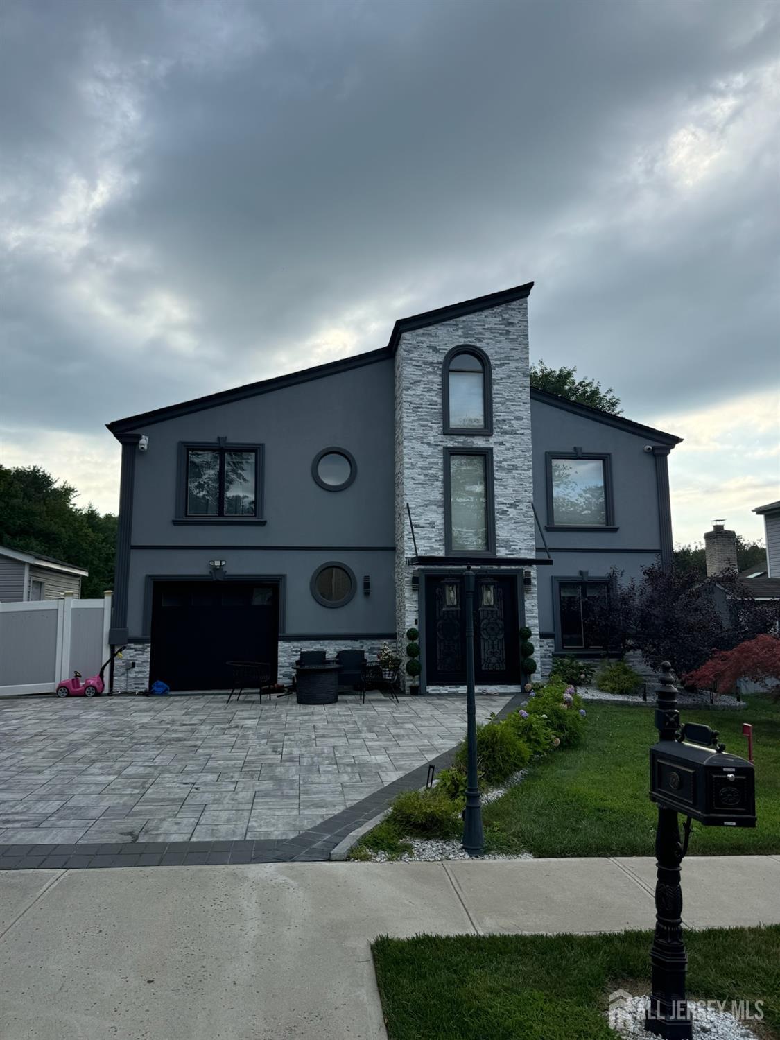 37 Gable Ct, Old Bridge, NJ 07747