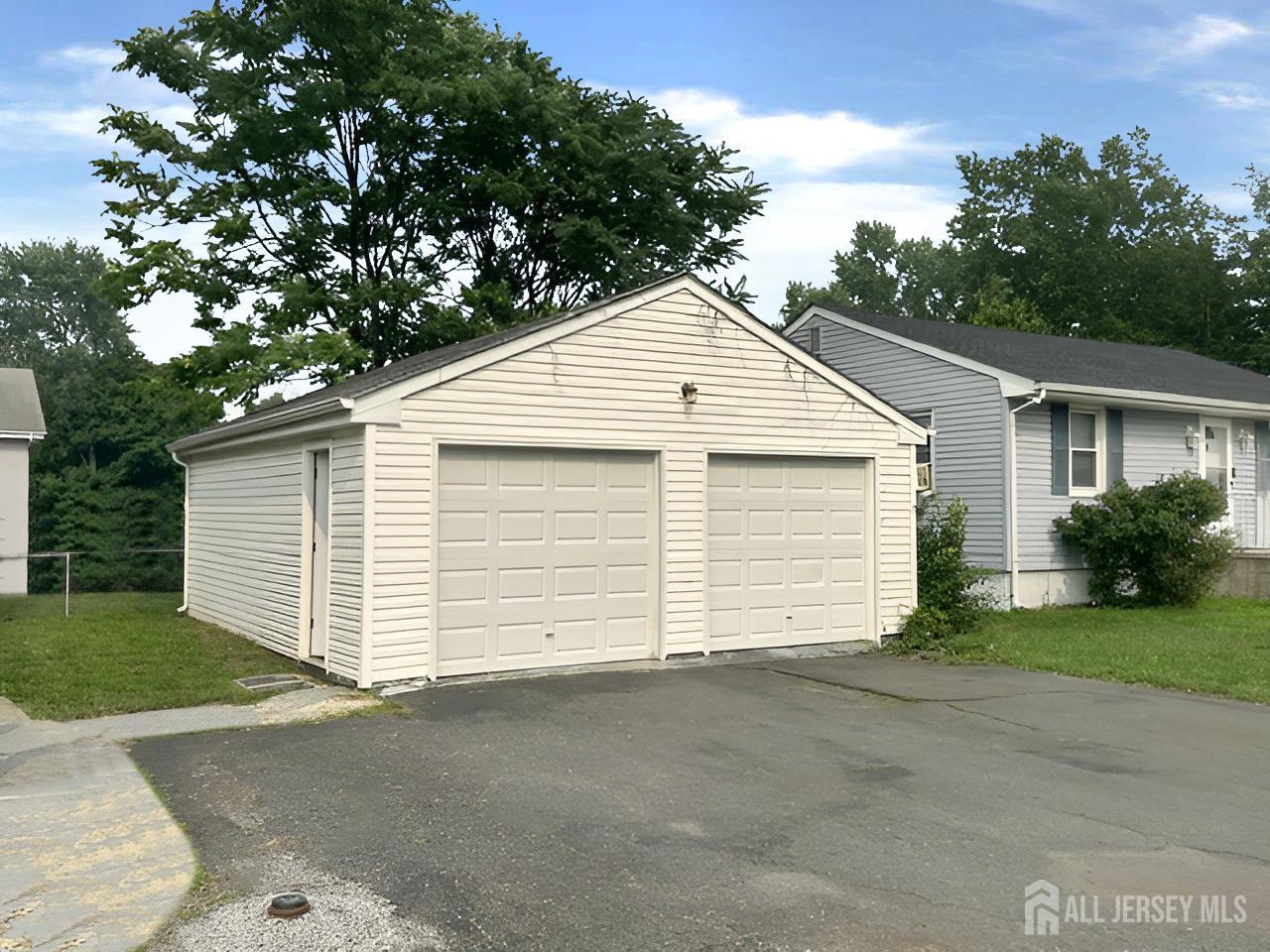 796 Hamilton St, Somerset County, NJ 08873 photo