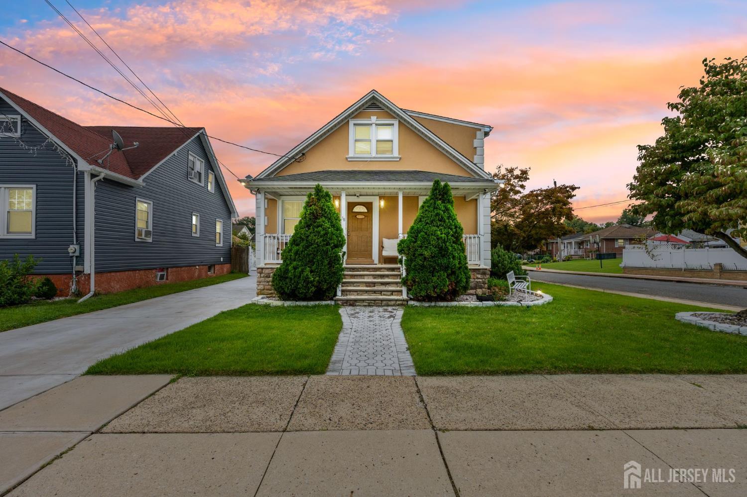 18 Grochowiak St, South River, NJ 08882