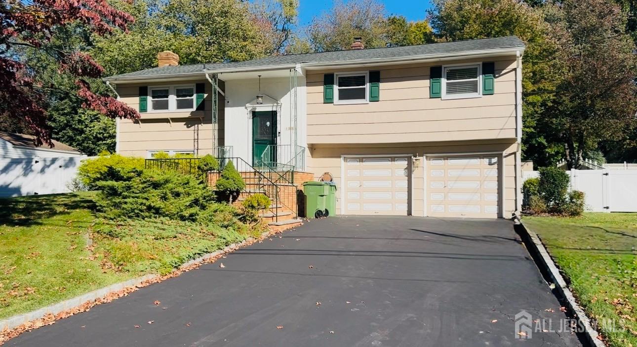 33 Mary Ellen Dr, Edison, NJ 08820