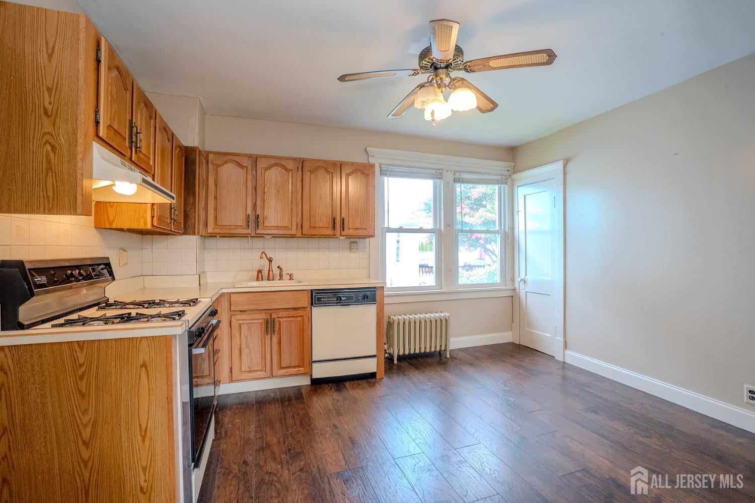 88 Coley St, Woodbridge Proper, NJ 07095 photo