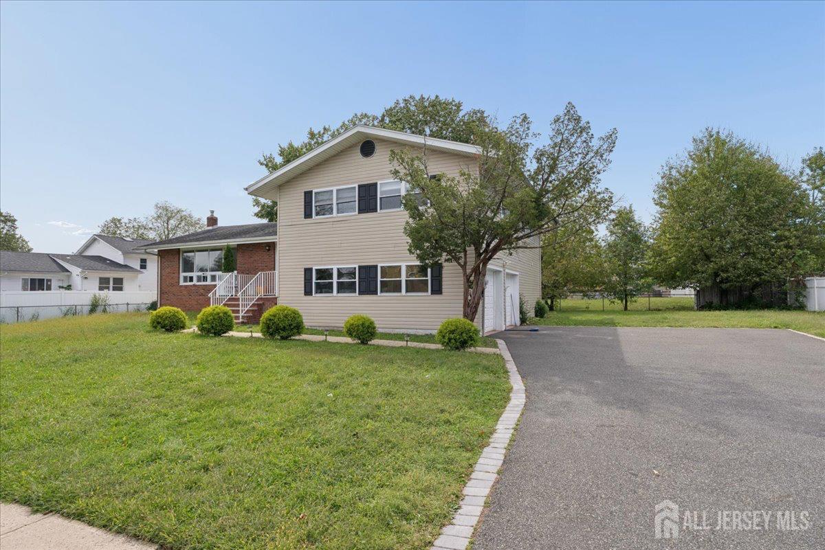 56 Gramercy Dr, Piscataway, NJ 08854 photo
