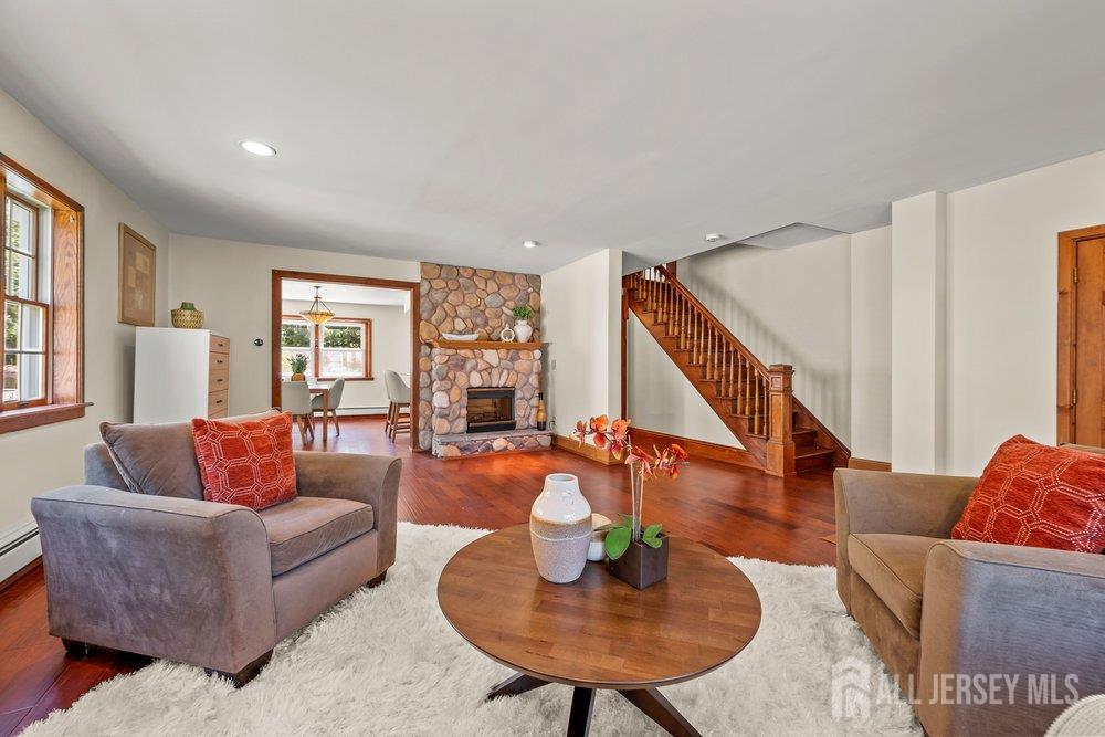 5 Center St, Edison, NJ 08817