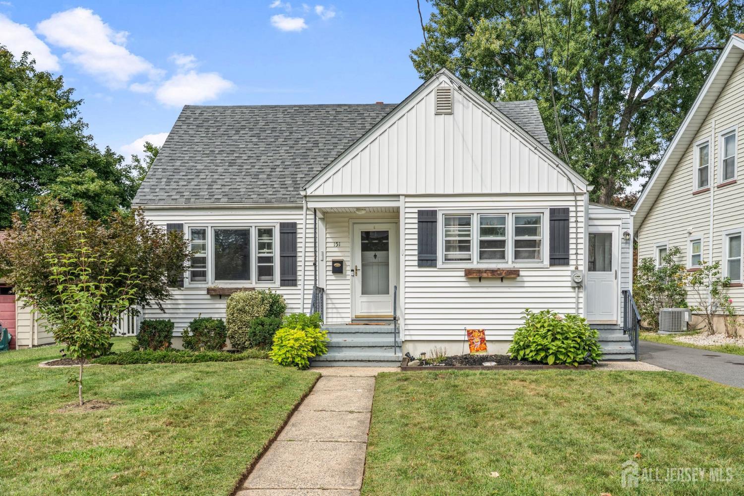 151 Harris Ave, Middlesex, NJ 08846