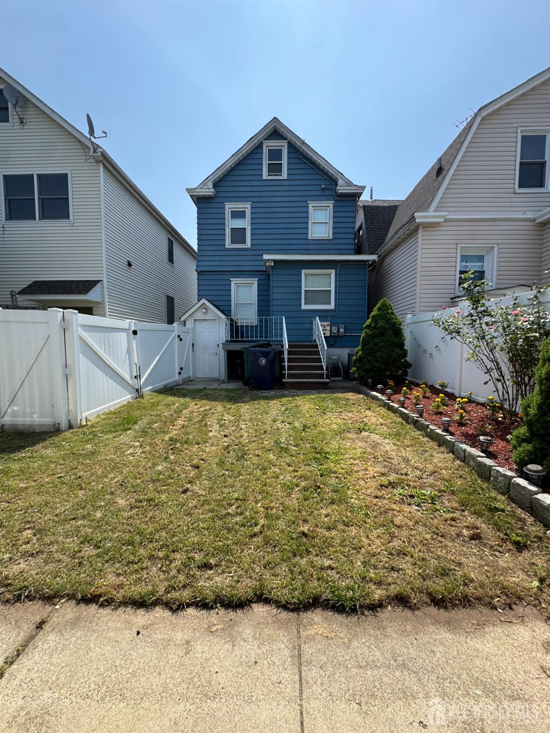 619 Lee St, Perth Amboy, NJ 08861 photo