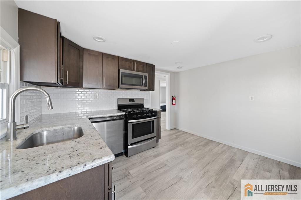 35 Lavern St, Sayreville, NJ 08872 photo