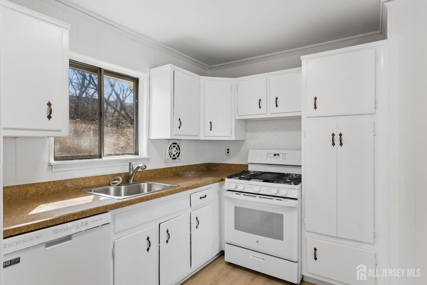 39 Gage Rd, East Brunswick, NJ 08816 photo