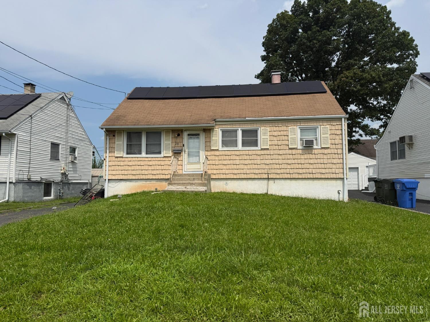 210 Ellsworth St, Iselin, NJ 08830