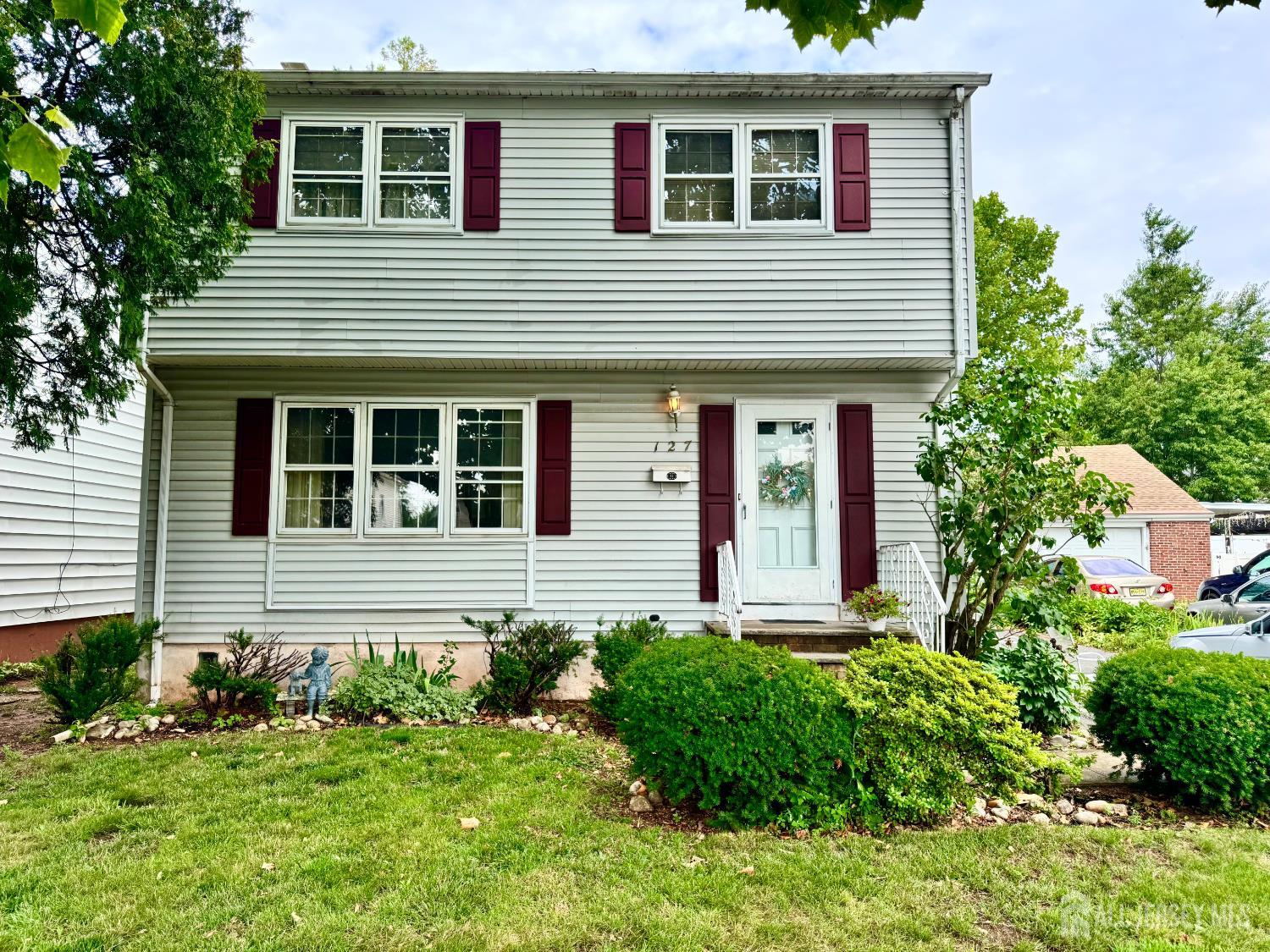127 Hillcrest Ave, Edison, NJ 08817