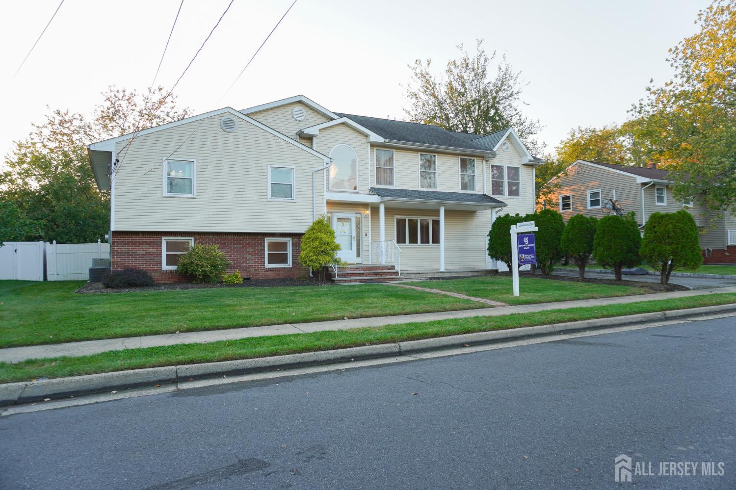 3 Charles Ct, Edison, NJ 08820