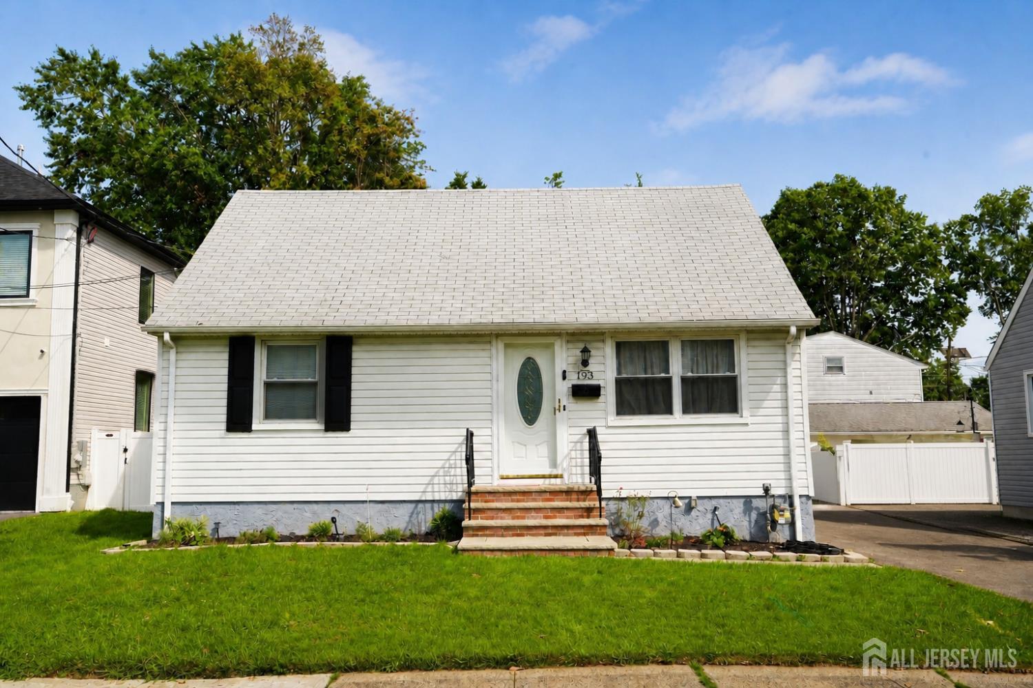 193 Old Rd, Sewaren, NJ 07077
