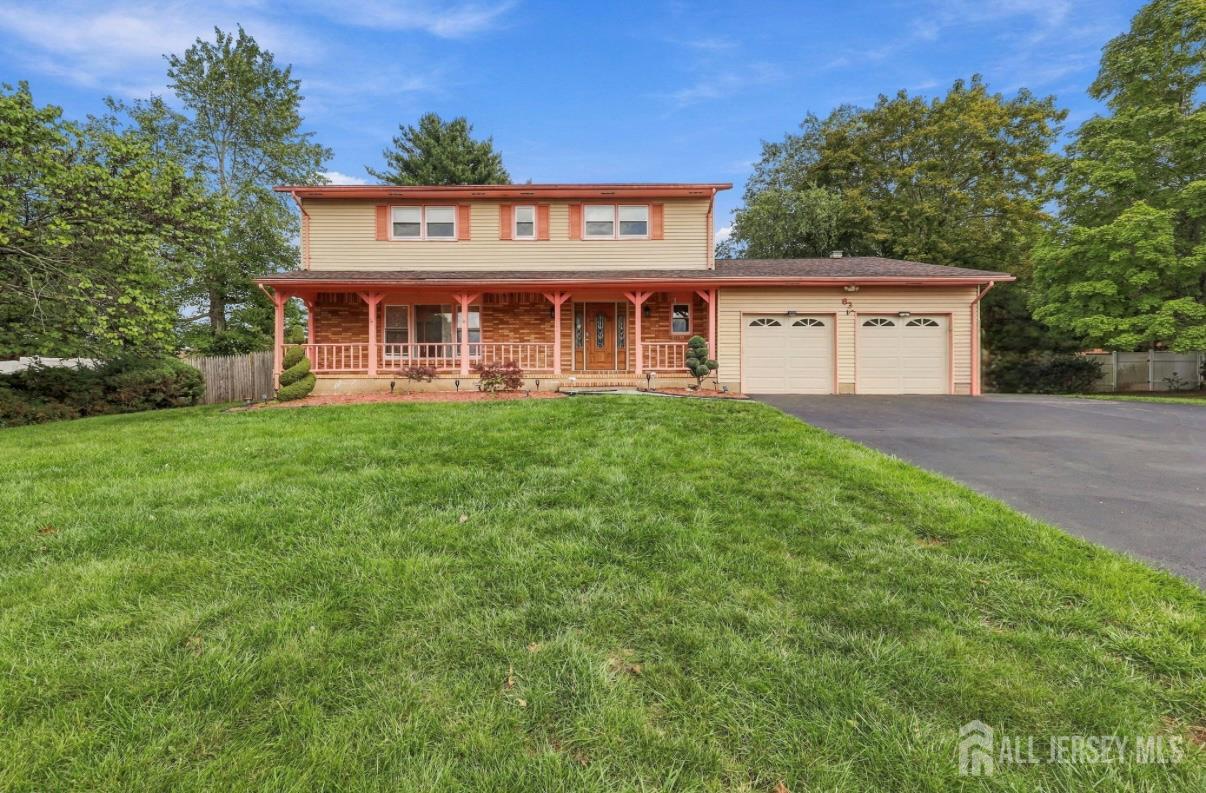 83 Hidden Lake Dr, North Brunswick, NJ 08902