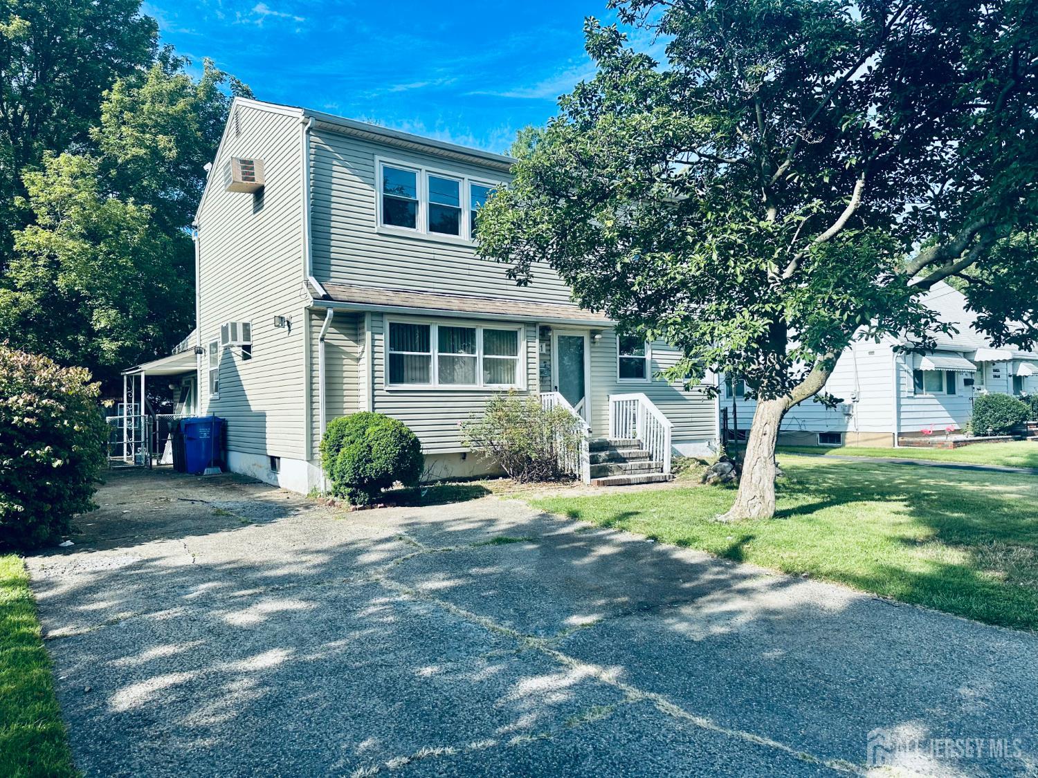 41 Henry Pl, Iselin, NJ 08830