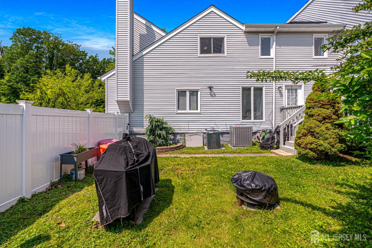 76 Woodland Dr, Keyport, NJ 07735 photo