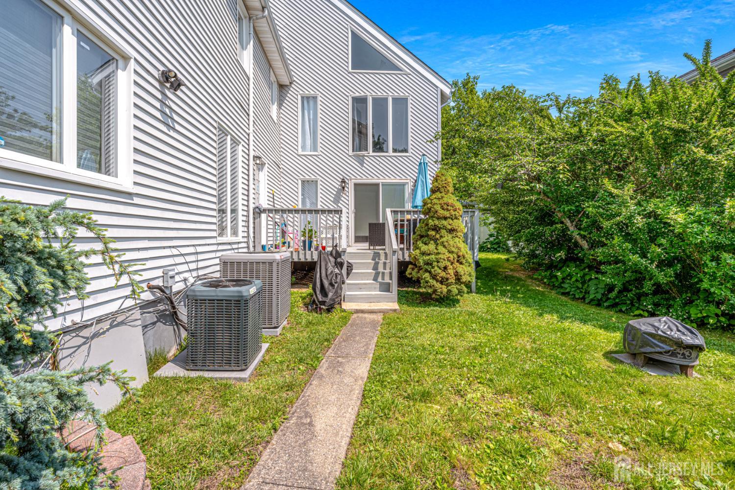 76 Woodland Dr, Keyport, NJ 07735 photo