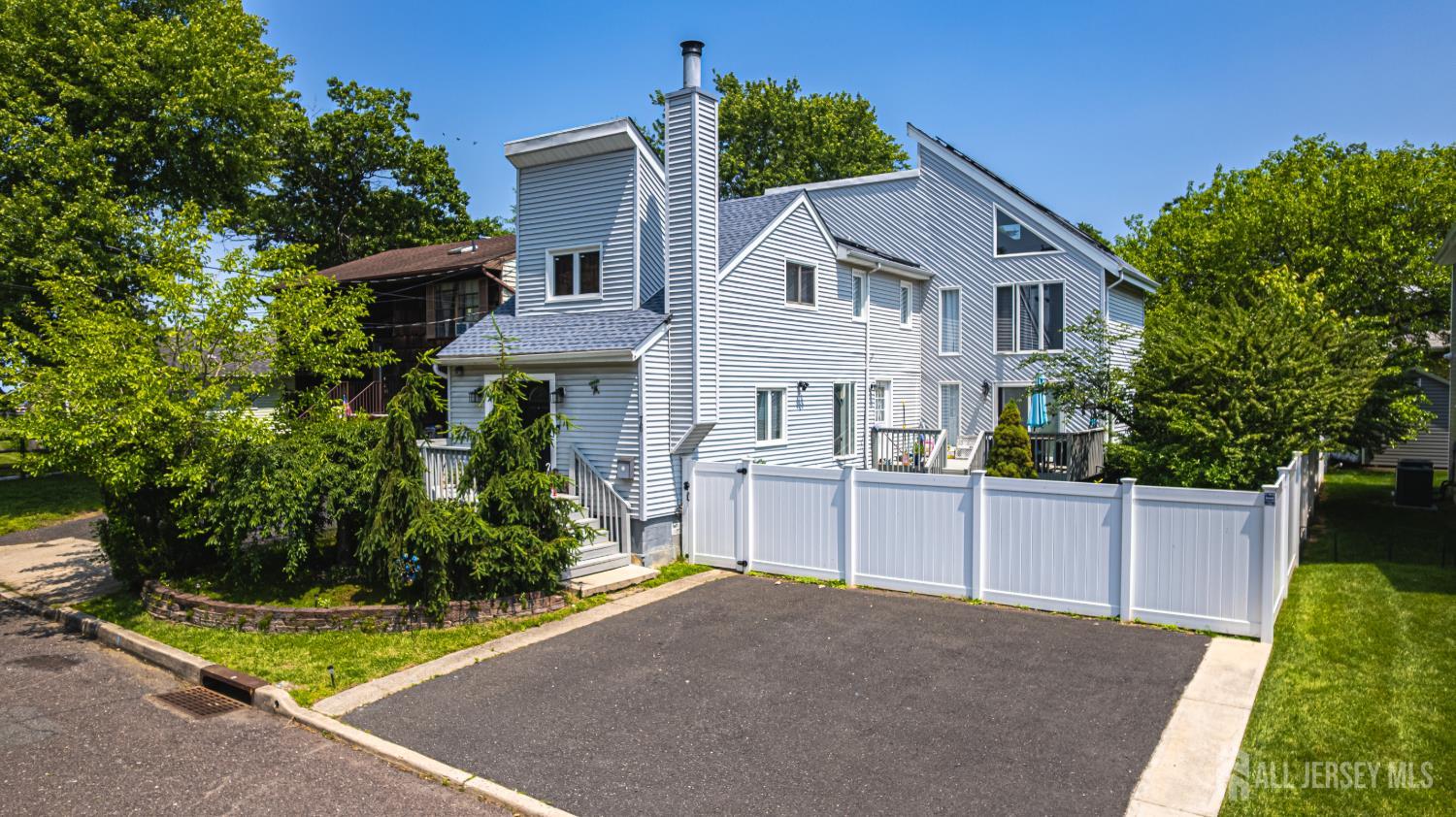 76 Woodland Dr, Keyport, NJ 07735
