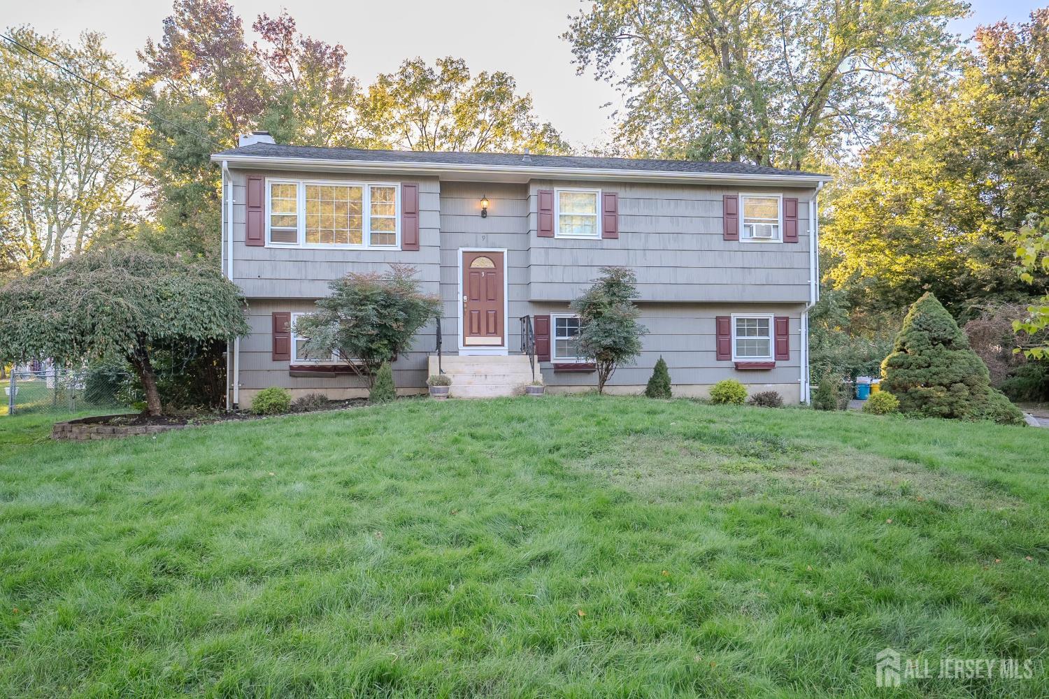 9 Oak Branch Rd, East Windsor, NJ 08512