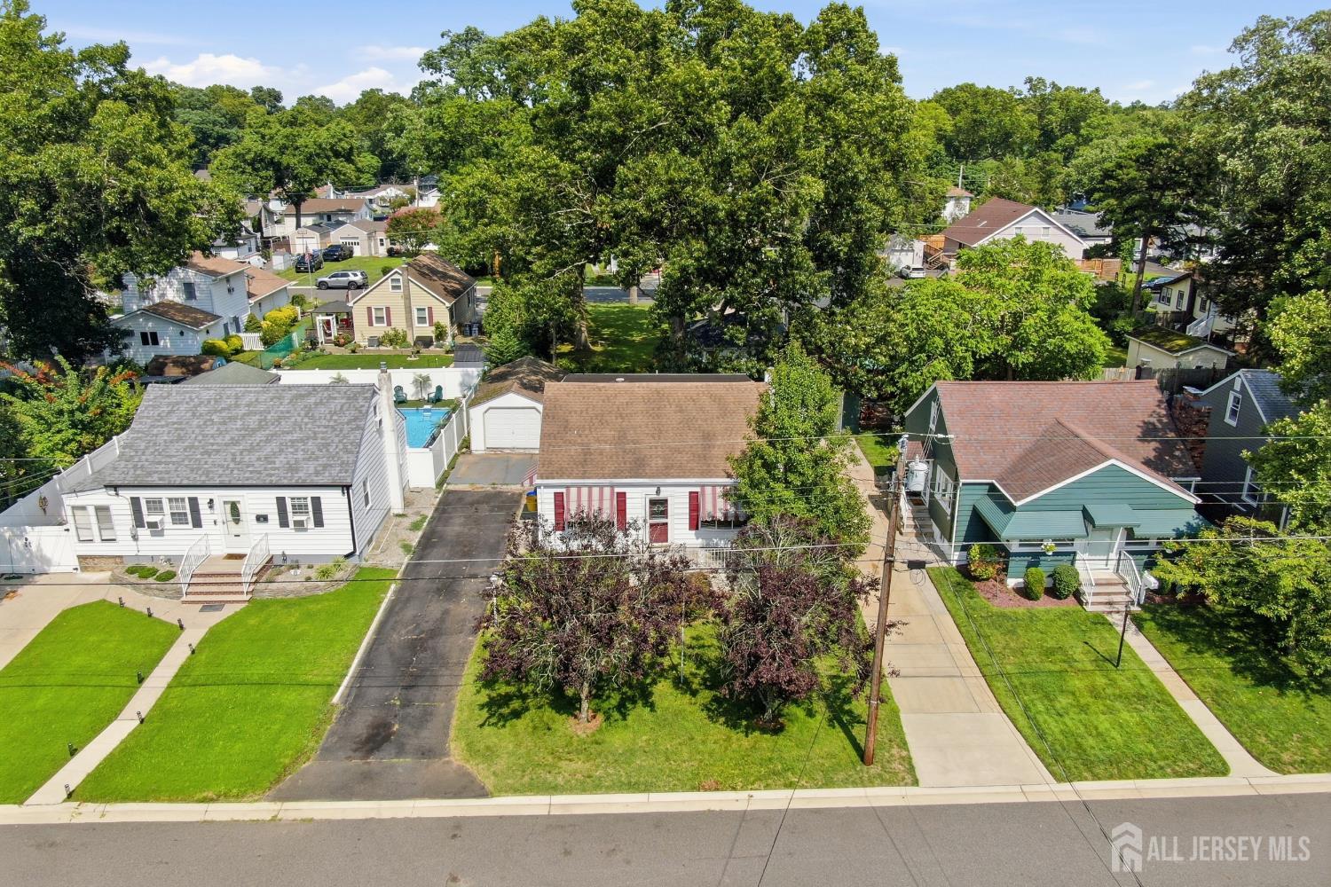 42 Brookwood Rd, Spotswood, NJ 08884 photo