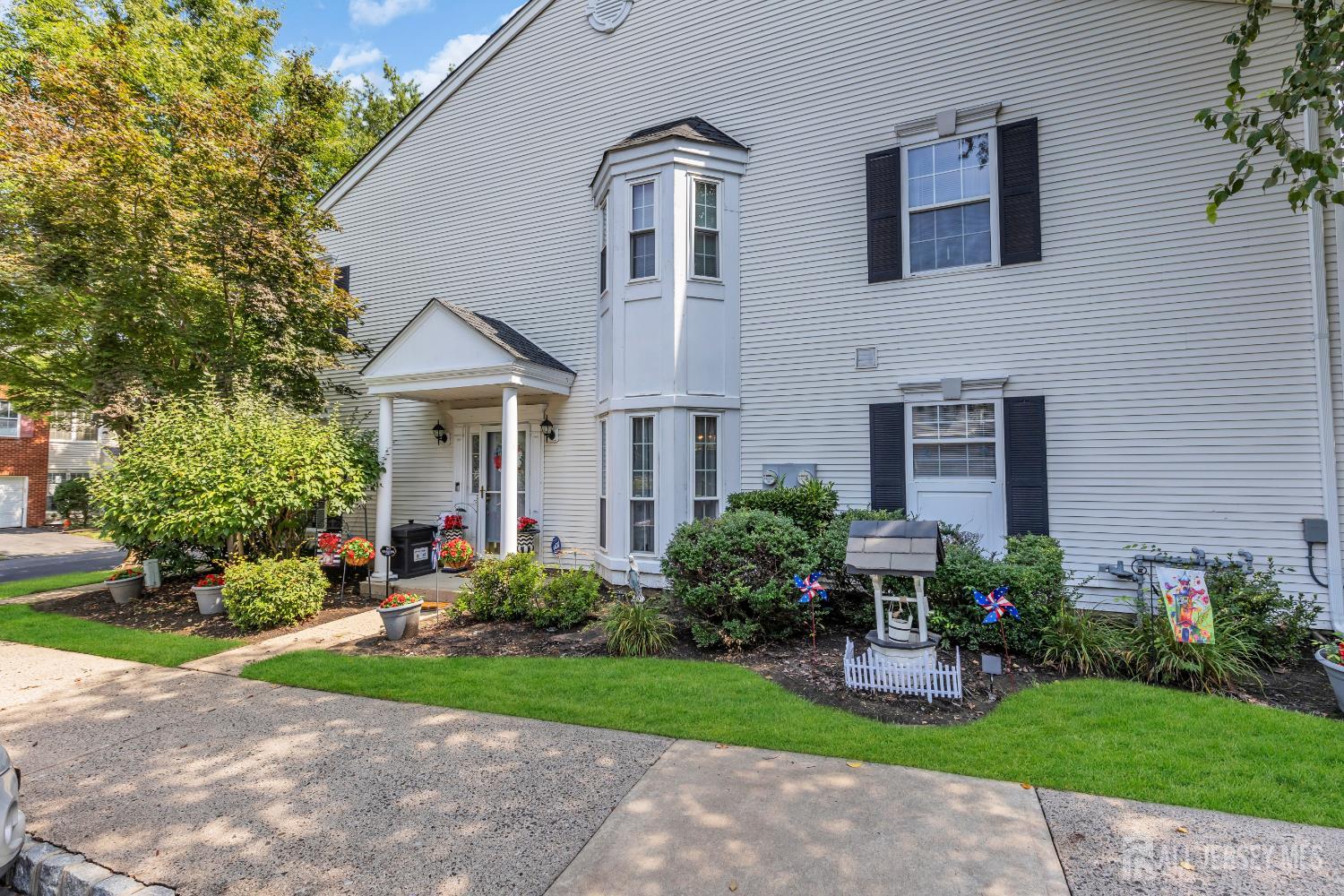 401 Harvest Ln, North Brunswick, NJ 08852