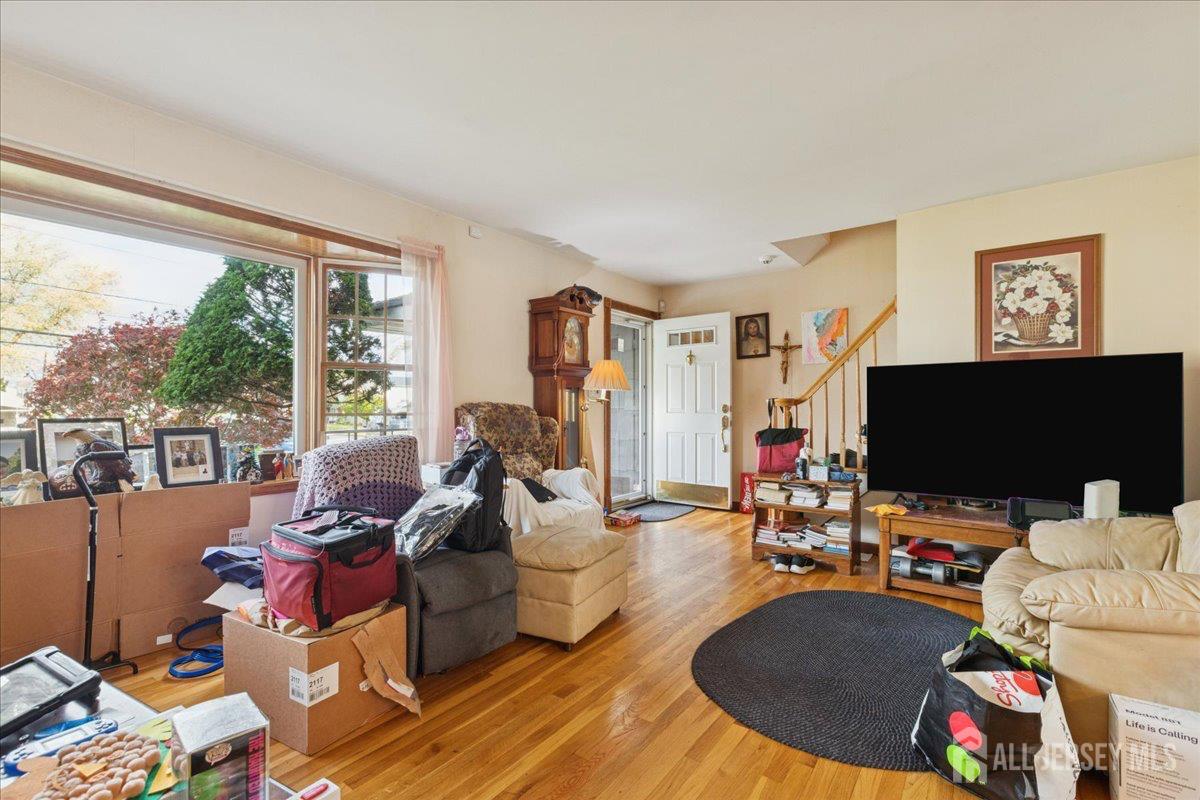 28 Debra Pl, Sewaren, NJ 07077 photo