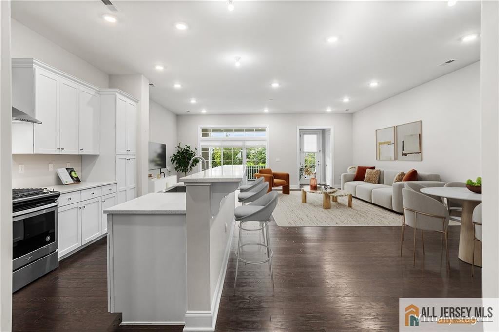 38 Hamilton Dr, Cranbury, NJ 08512