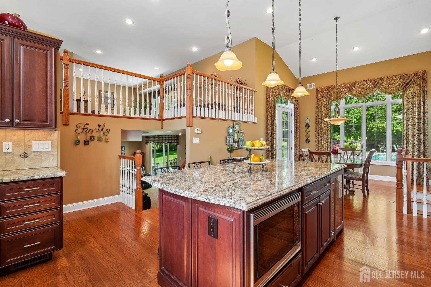 18 Mary Ellen Dr, Edison, NJ 08820 photo