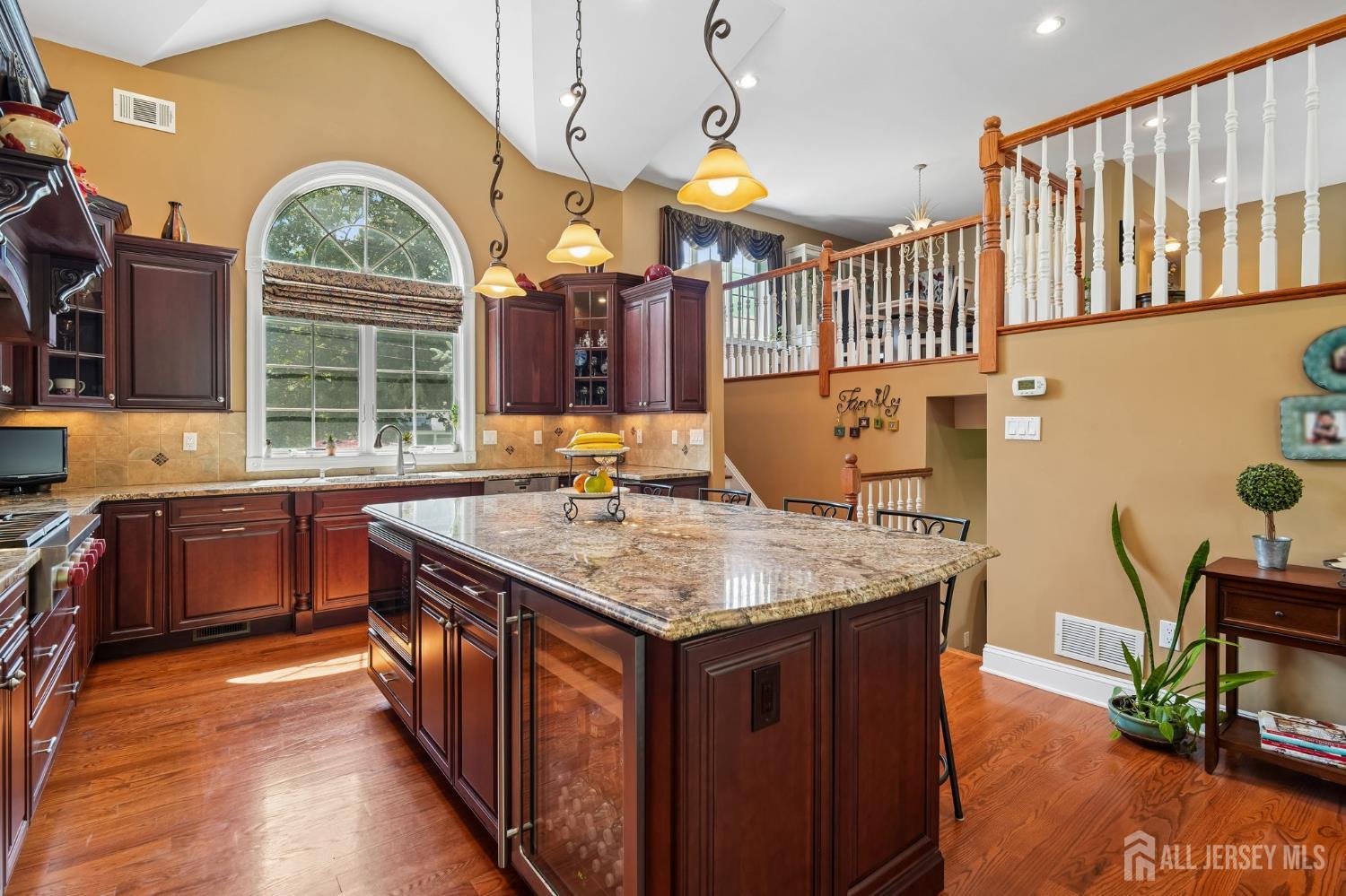 18 Mary Ellen Dr, Edison, NJ 08820 photo