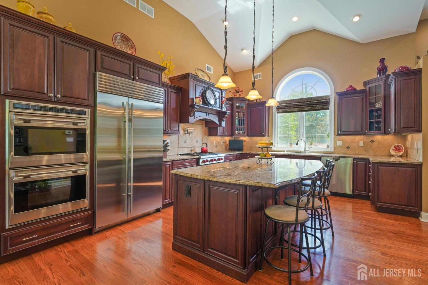18 Mary Ellen Dr, Edison, NJ 08820 photo